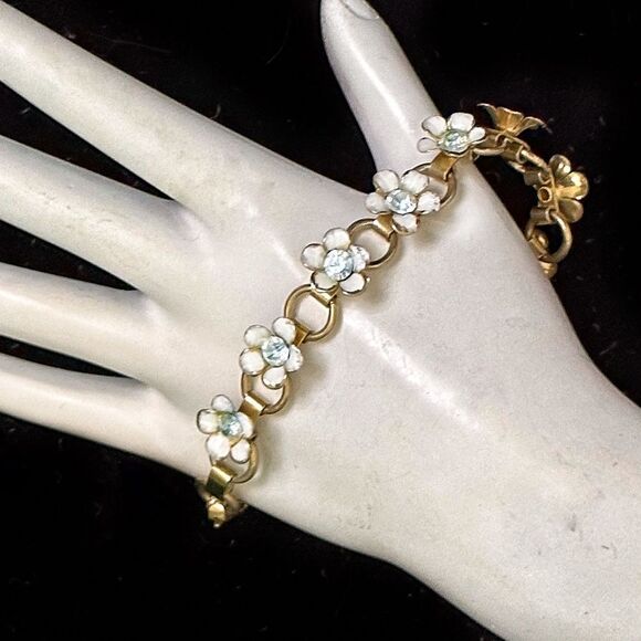 Vintage white floral sparkling crystal goldtone link bracelet 3” diameter - Picture 3 of 7